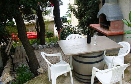 Sea apartment by beach Vine, olive oil tasting, kajaks, grill - Photo 41