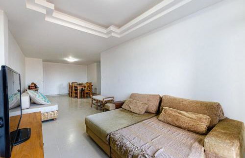 Excelente apartamento no melhor point de Itaúna a 100 m da praia - Foto 6