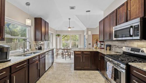 Artist Retreat at Cypress Creek - Hotub - Sleeps 9 - Foto 5