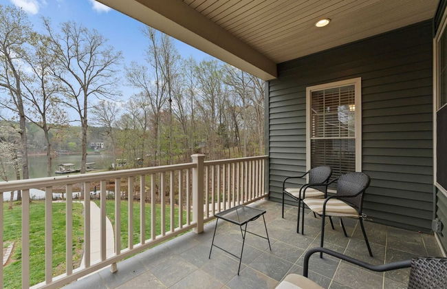 Sleeps 22, Lakefront w/ Private Dock & Pool, 2 Houses Lake Living by Avantstay - Foto 28