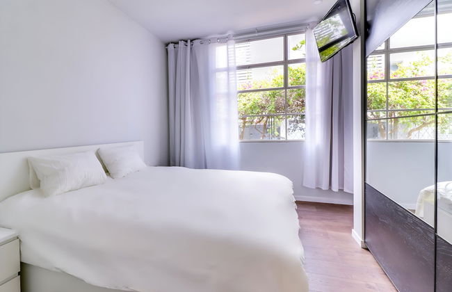 Carmel Boutique - Photo 10