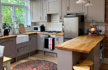 New! Spacious & Quiet 3 Bedroom House - Putney - Foto 4