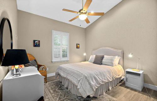 Citrus Hideaway - Steps to City Center - Photo 19