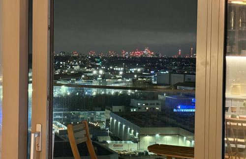 Luxury Private Room with Living Area Wembley Stadium View - Photo 20