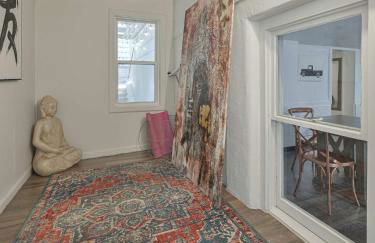 Communal Crashpad-City Card for local biz discounts - Foto 26