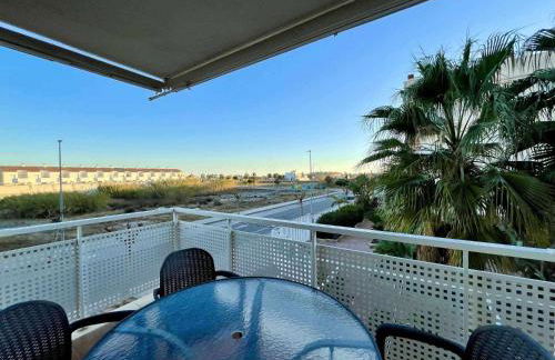 Apartamento con vistas al mar piscina padel - Foto 4