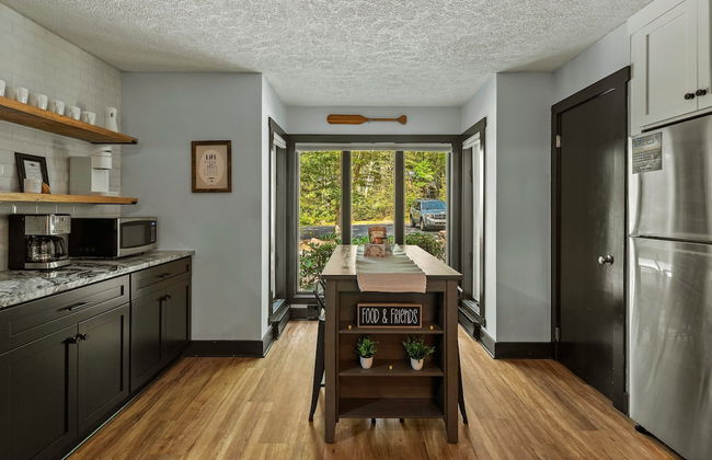 Pocono Bear Den by Avantstay Stylish Modern Deck w Grill Outdoor Dining - Foto 5