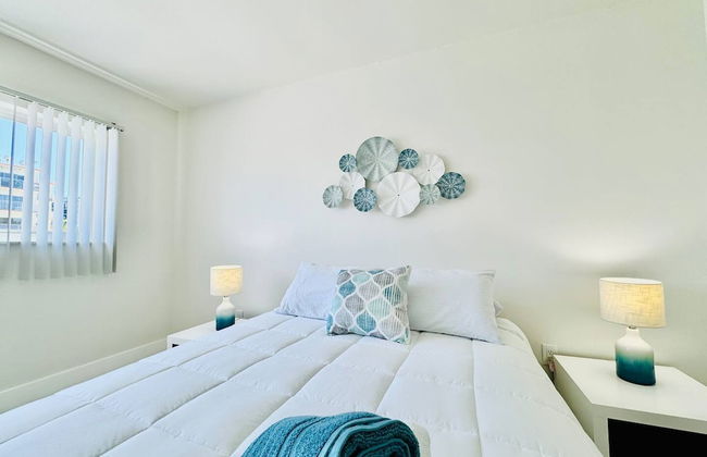 Waterfront 1BR Parking Walk to the Beach - Foto 12