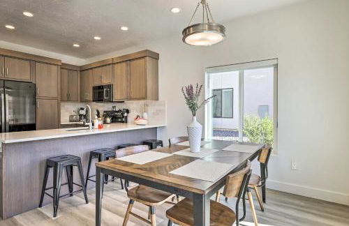 Spacious St George Townhome with Grill and Views! - Foto 8