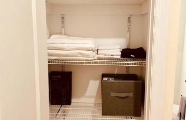 OoohLaLa! 2 Beds and 2 Full Baths w/Free Parking - Foto 44