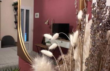 Jo's Studios - Photo 11