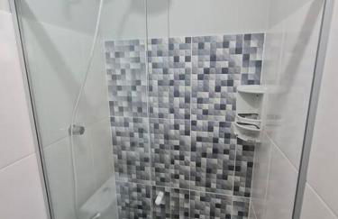 Kitnet310 centro, linda vista janela,tv smart, ar - Foto 9