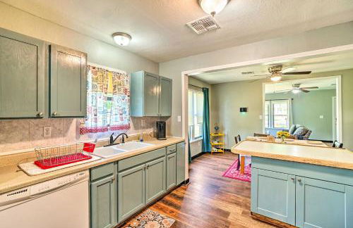 Centrally Located Lawton Home Dogs Welcome! - Foto 3