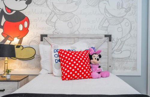 Magical 5-Bedroom Retreat w/ Pool, 3 Ensuite Bedrooms, Near Disney, and Internet! - Foto 14