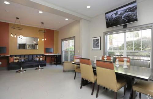 Luxury King Bed Suite - Pool - Gym - Parking - Foto 38