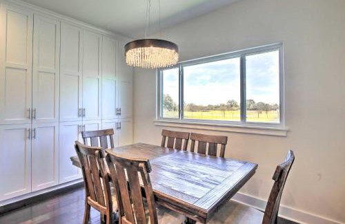 Spacious Texas Getaway with Fire Pit and Pond! - Foto 7