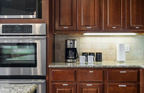 Lake Travis Family Retreat with Theater Game Room and BBQ 7 min from Marina - Foto 52
