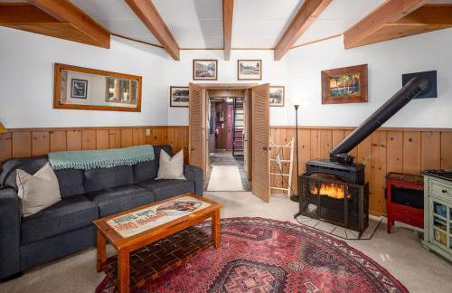 The Gingerbread Cottage - Photo 2