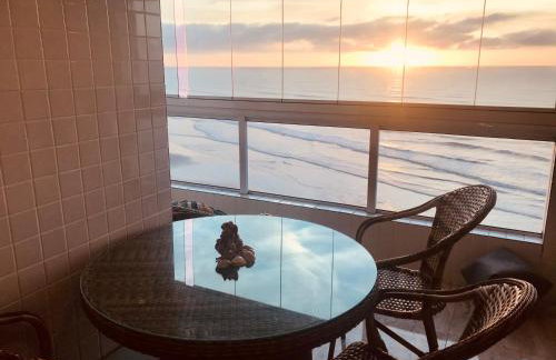 Mongaguá com vista para o Mar pé na areia - Foto 4