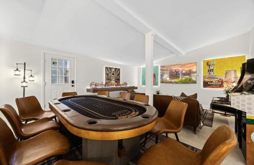 Bourbon-themed home w arcade & hot tub for groups - Foto 23