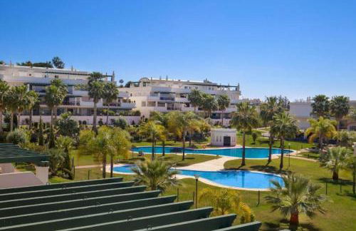 Apartamento con enorme terraza en complejo con piscina en Nueva Andalucía - Lorcrimar - Foto 2