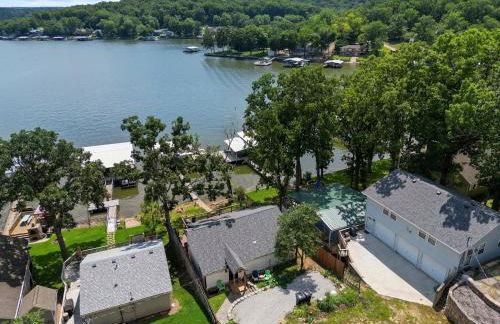 Pet-Friendly Lakefront Home in a Quiet Cove w/ Netflix, Outdoor Seating, Boat Slip - Foto 45
