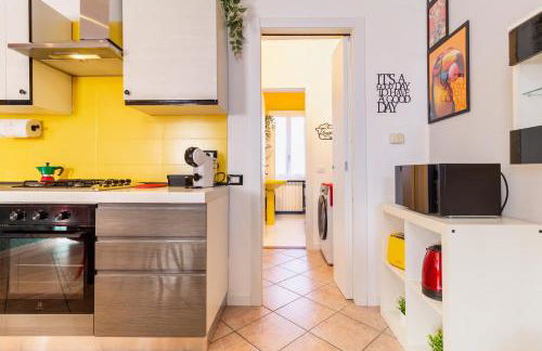 Black & White or Pop Art - Design Apartments with Parking & WiFi - Photo 26