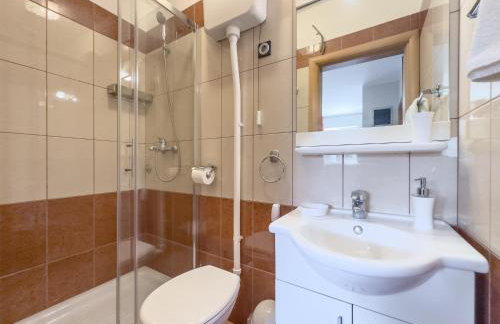 Cecilia Apartments - Photo 21