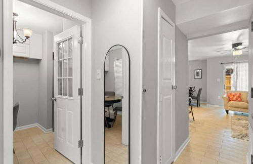 Parkside Alexandria Townhome - 3br free parking - Foto 28