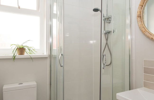 Bosham 3 BR Beach House With Garden Playhouse - Photo 21