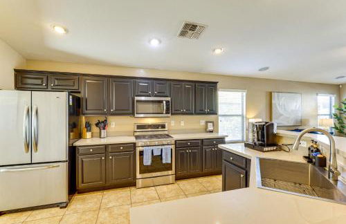 4 Mi to Luke AFB Family Home with Pool and Hot Tub - Foto 6