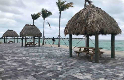 THE SANDCASTLE SUITE! Brand New 2Bedroom in Oceanfront Complex! BE THE FIRST to Visit our Condo Townhome with FREE Parking & Private Garage at Ocean Isles 38 Marathon FL KEYS! SPECIAL PRICING!!! - Foto 62