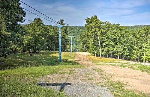 Deck, Fire Pit and Pool Access at Poconos Retreat! - Foto 37