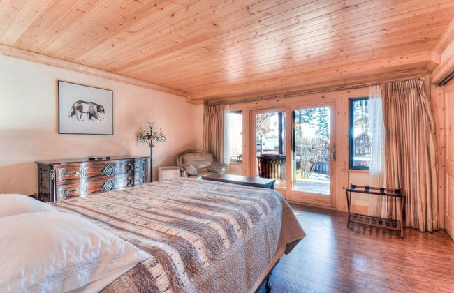 Crystal Shores Villa Lake Views & Hiking - Photo 2