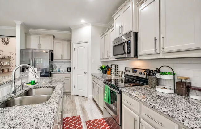 4BR Farmhouse N Po in Spencer - Photo 5