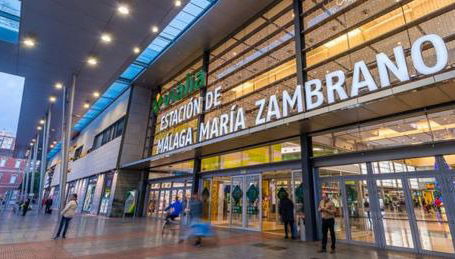 Designer and Quiet Studio 5 min to Maria Zambrano Station and 15 min walk to Beach - Foto 4, Shopping Area, Game Room