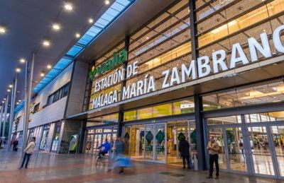 Designer and Quiet Studio 5 min to Maria Zambrano Station and 15 min walk to Beach - Foto 4