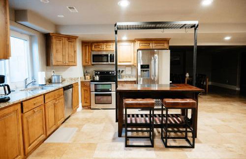 Large & Spacious Home, Sleeps 23+ near SLC - Foto 11