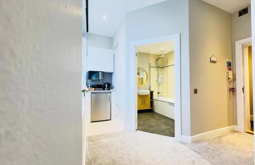 Top Floor Getaway with Cozy Canopy Bed - Foto 2