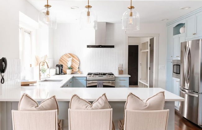 Private Luxury Oasis w Pool HT Parking - Photo 2