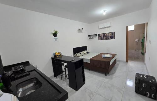 Flat completo 15 com ar condicionado e colchão confortável - Foto 1