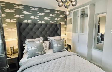 Cotswold Chic Retreats "Cloud Nine" Central Chipping Campden-Parking-Garden - Photo 17