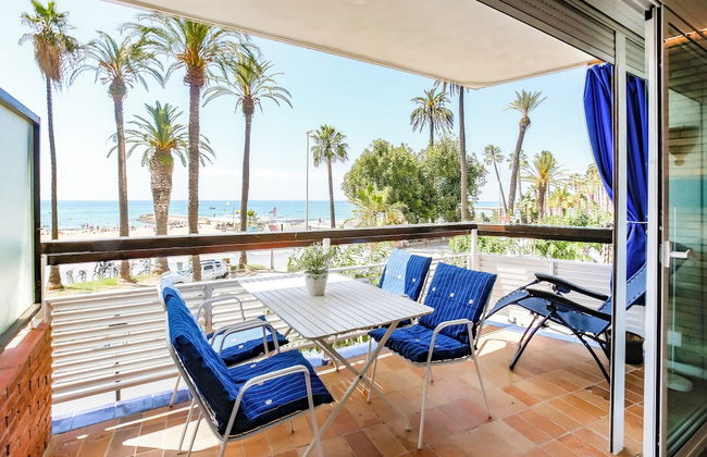 Newly Renovated Beachfront Apartment Ideally Located in Penelope - Foto 1