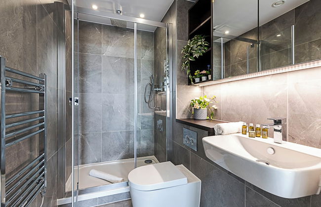 Chic and Sleek Sky-high Apartment - Foto 17