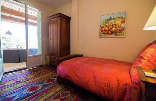 Old wine storehouse with terrace and garden - Foto 18