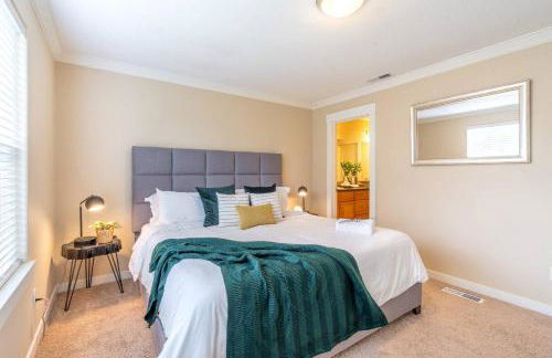 Quiet, Four bedrooms, 2 King Beds - Photo 13