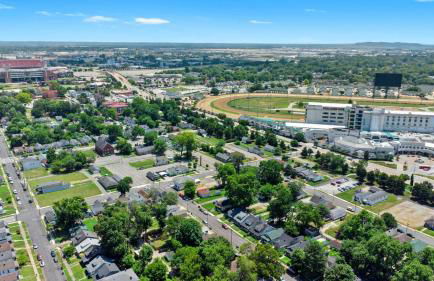 3BR 2BA Derby Home Walk to Churchill Free Parking - Foto 68