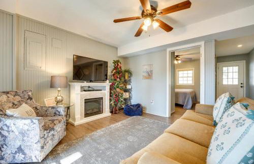 Lake Views and Community Perks Cape Fair Apartment! - Foto 5