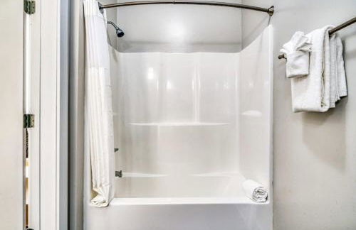 CozySuites Music Row Spacious 2BR with free parking 46 - Foto 28