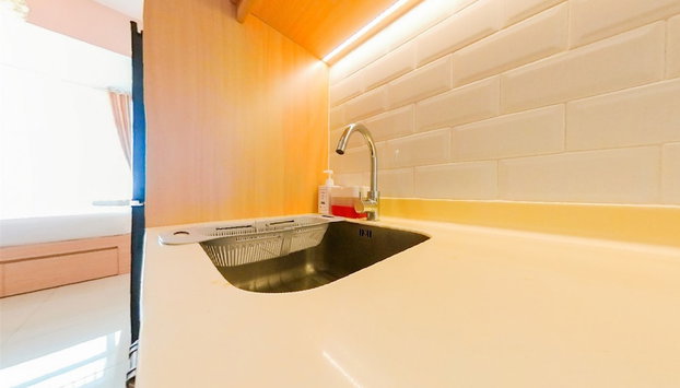 Homey And Modern Studio At Tree Park City Cikokol Apartment - Foto 5, Cocina privada